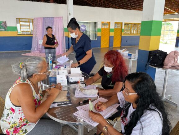 Governo do Amazonas realiza ação social no CECF Teonízia Lobo em encerramento ao Mês da mulher 