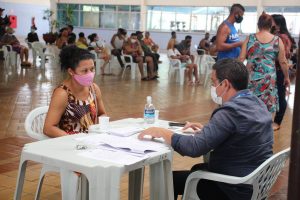 Imagem da notícia - Governo do Amazonas realiza segundo dia de entrega dos cartões do Auxílio Estadual Enchente e de cestas básicas em Manaus