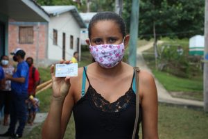 Imagem da notícia - Comunidades ribeirinhas de Manaus recebem cartão do Auxílio Estadual Enchente