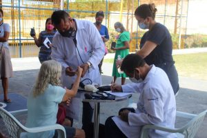 Imagem da notícia - Governo do Amazonas atende mais de 300 idosos em ação do CECF do Mutirão, em Manaus