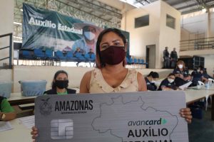 Imagem da notícia - Com ‘viradão’, Governo do Amazonas retoma entrega do Auxílio Estadual permanente a famílias de Coari