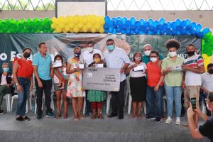 Imagem da notícia - Auxílio Estadual: Governo do Amazonas inicia entrega de cartões a 1,4 mil famílias de Barcelos, no Alto Rio Negro