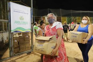 Imagem da notícia - Governo do Amazonas beneficia mais de 500 famílias com cestas básicas no Natal Solidário do Jesus Me Deu