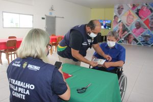 Imagem da notícia - Governo do Amazonas entrega cartões do Auxílio Estadual Permanente a beneficiários da Fundação Dr. Thomas