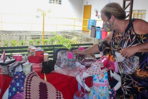 Imagem da notícia - No Centro Estadual de Convivência da Família do Japiim, bazar movimenta mulheres da zona sul