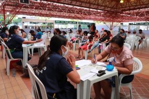 Imagem da notícia - Governo do Amazonas entrega 1,1 mil cartões do Auxílio Estadual Permanente no primeiro dia da nova etapa de distribuição