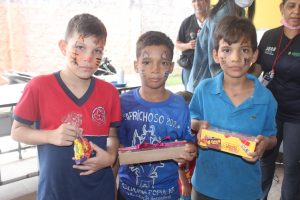 Imagem da notícia - Abrigo do Coroado promove festa de Páscoa para crianças e adolescentes que receberam kits