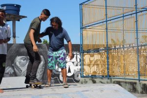 Imagem da notícia - CECF Teonízia Lobo oferece aulas de skate para jovens do Mutirão  