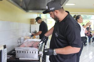 Imagem da notícia - CECF Magdalena Arce Daou promove qualificação profissional em hamburgueria para 33 comunitários