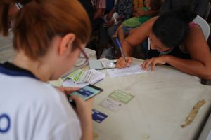 Imagem da notícia - Doméstica e mãe de seis filhos é primeira beneficiada com Auxílio Estadual Enchente no Careiro