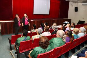 Imagem da notícia - Mulheres que frequentam o CECF Padre Pedro Vignola recebem orientações sobre o Crédito Rosa