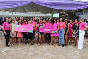 Imagem da notícia - Governo do Amazonas entrega 7,2mil pacotes de absorventes para alunas da rede pública e contempla mais de 80 mulheres com Crédito Rosa, em Beruri