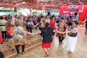 Imagem da notícia - Ceci Aparecida comemora 15 anos com baile nesta sexta-feira