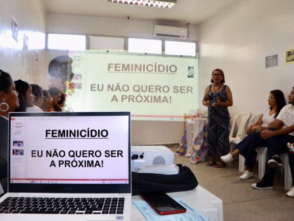 Mulheres recebem orientações nos CECFs sobre violência doméstica e maus-tratos