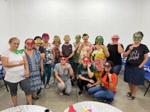 Imagem da notícia - CECF Maria de Miranda Leão: Idosos confeccionam máscaras e ensaiam marchinhas para o Carnaval