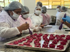 Imagem da notícia - Aula inaugural: Projeto Padaria Artesanal estimula o empreendedorismo e a inclusão produtiva