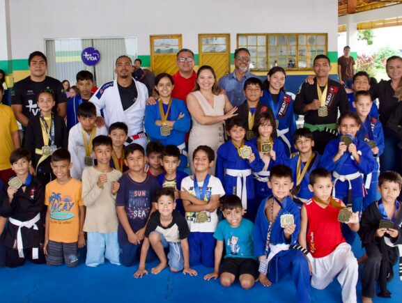 Projeto Mais Vida: 1º Campeonato Interno de Jiu-jitsu reúne jovens no CECF Teonízia Lobo