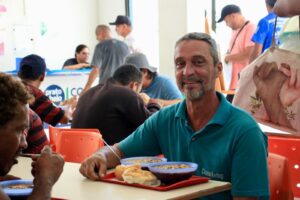 Imagem da notícia - Sopas são refeições nutritivas e versáteis servidas nas cozinhas populares do programa Prato Cheio