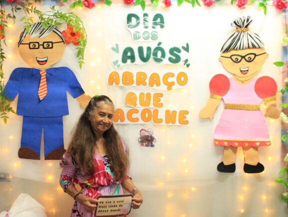 Sessão de fotos incentiva autoestima de idosos do Ceci Aparecida