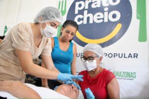 Imagem da notícia - Prato Cheio do bairro Petrópolis realiza curso básico de design de sobrancelhas para frequentadoras