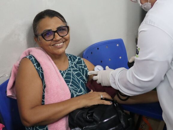 Seas leva ação de saúde aos frequentadores do Centro de Convivência Magdalena Arce Daou